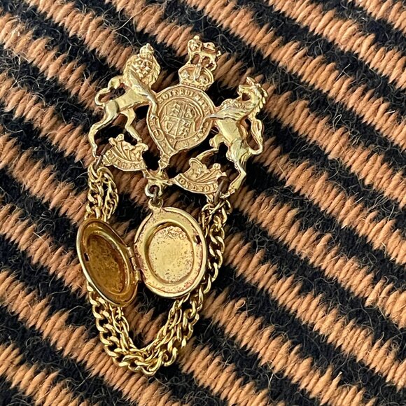 Vintage Chatelaine Lion Horse Crest Hanging Sweetheart Picture Locket Brooch - Picture 4 of 8